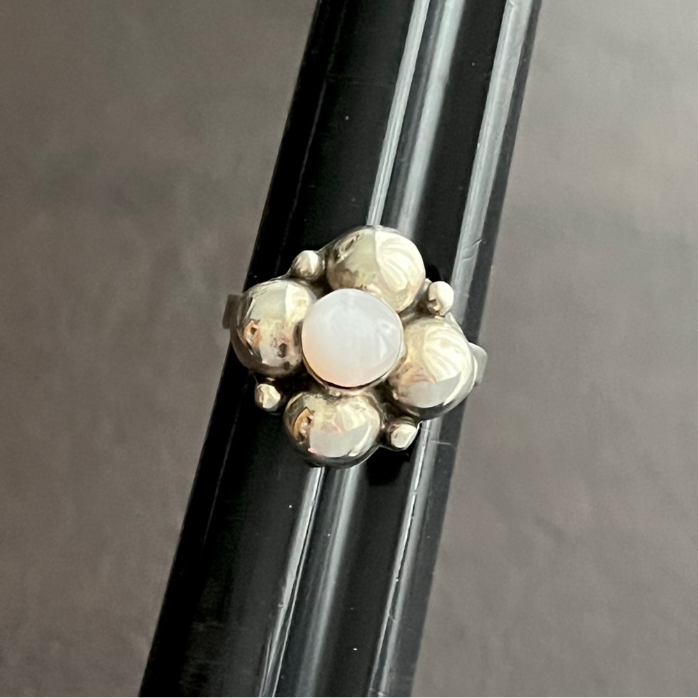 Vintage Taxco Mexico sterling silver and mother of pearl ring